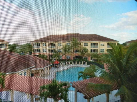 1113 Van Loon Commons Circle #304
