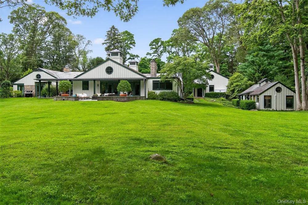 343 Chicken Valley Road Upper Brookville, NY 11545