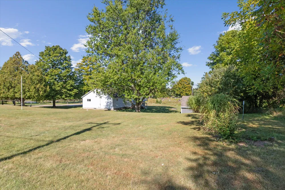 8590 Greenfield Highway Bellevue, MI 49021