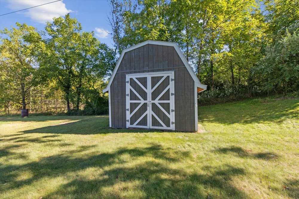 8590 Greenfield Highway Bellevue, MI 49021