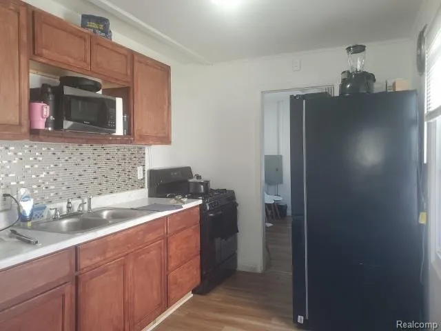 2036 Ford Boulevard Lincoln Park City, MI 48146