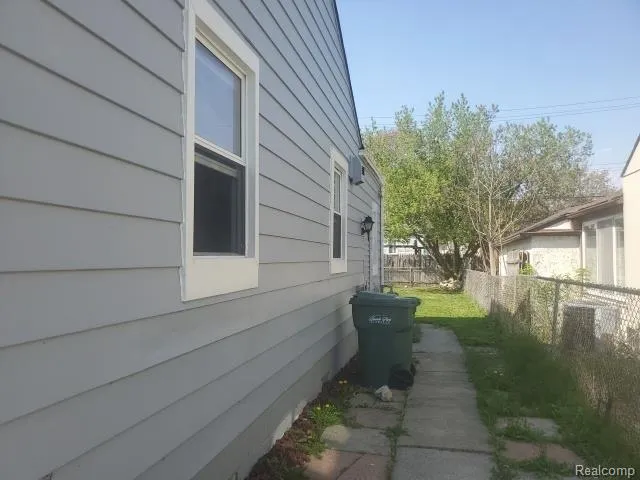 2036 Ford Boulevard Lincoln Park City, MI 48146