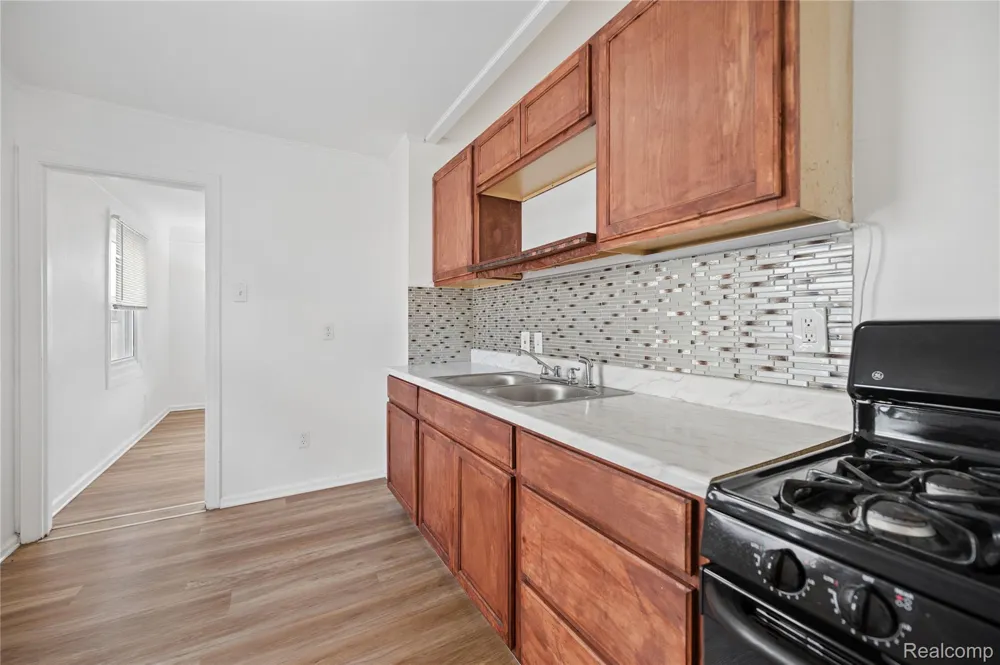 2036 Ford Boulevard Lincoln Park City, MI 48146