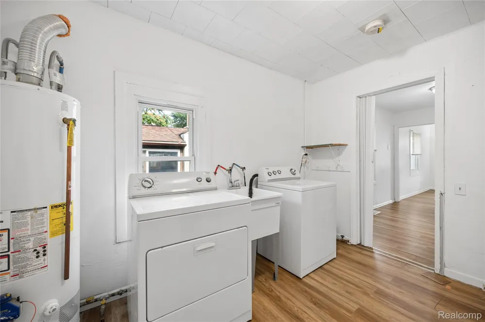 2036 Ford Boulevard Lincoln Park City, MI 48146