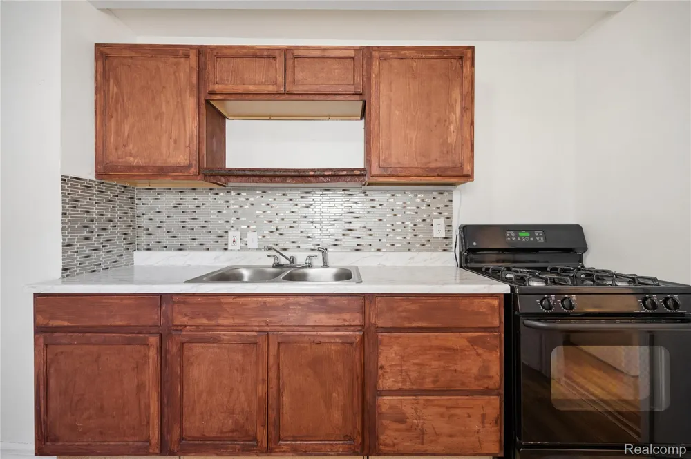 2036 Ford Boulevard Lincoln Park City, MI 48146