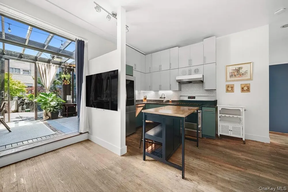91 Grand Avenue #4D Brooklyn, NY 11205