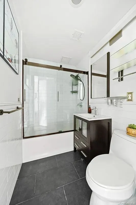 91 Grand Avenue #4D Brooklyn, NY 11205