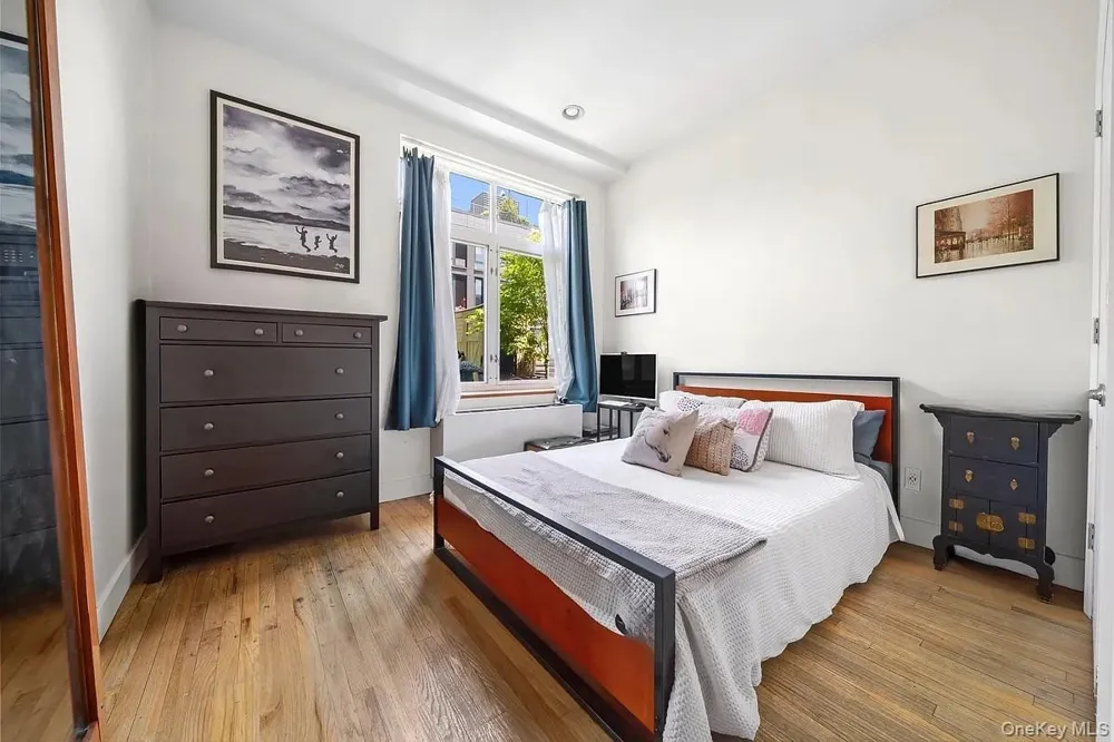 91 Grand Avenue #4D Brooklyn, NY 11205