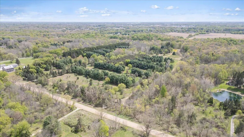 8121 W Eaton Grand Ledge, MI 48837