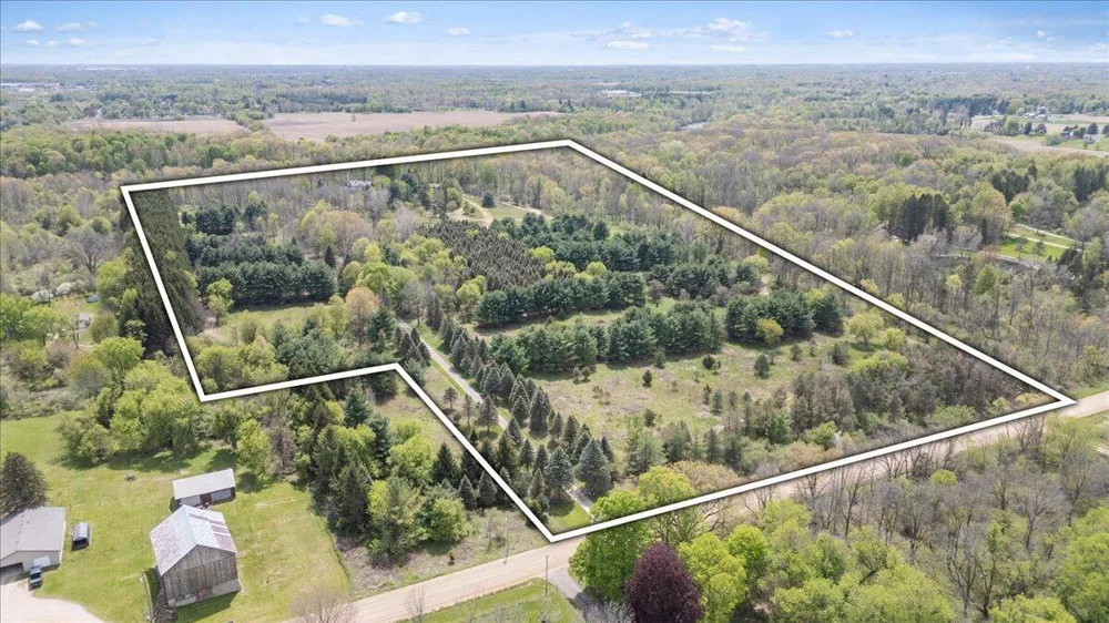 8121 W Eaton Grand Ledge, MI 48837