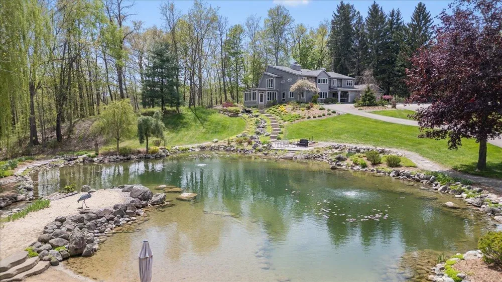 8121 W Eaton Grand Ledge, MI 48837
