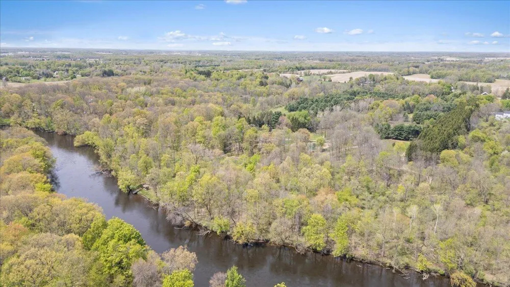 8121 W Eaton Grand Ledge, MI 48837