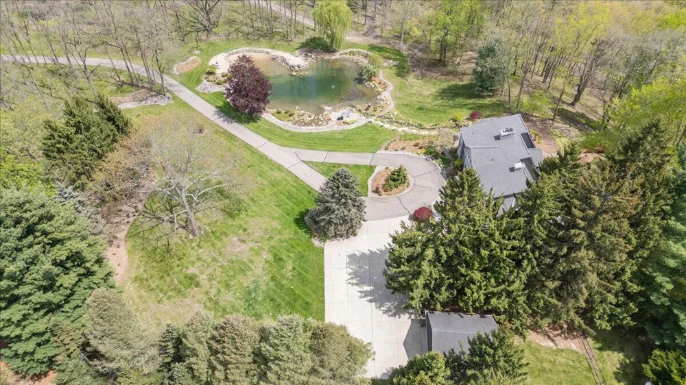 8121 W Eaton Grand Ledge, MI 48837