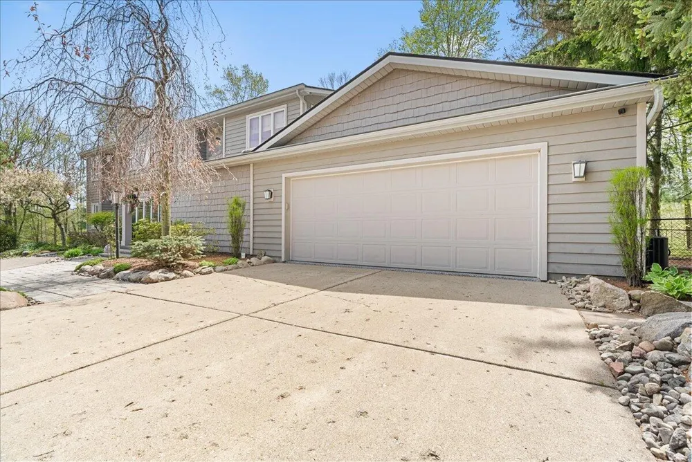 8121 W Eaton Grand Ledge, MI 48837