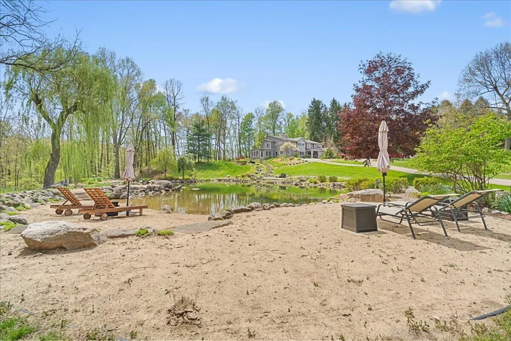 8121 W Eaton Grand Ledge, MI 48837