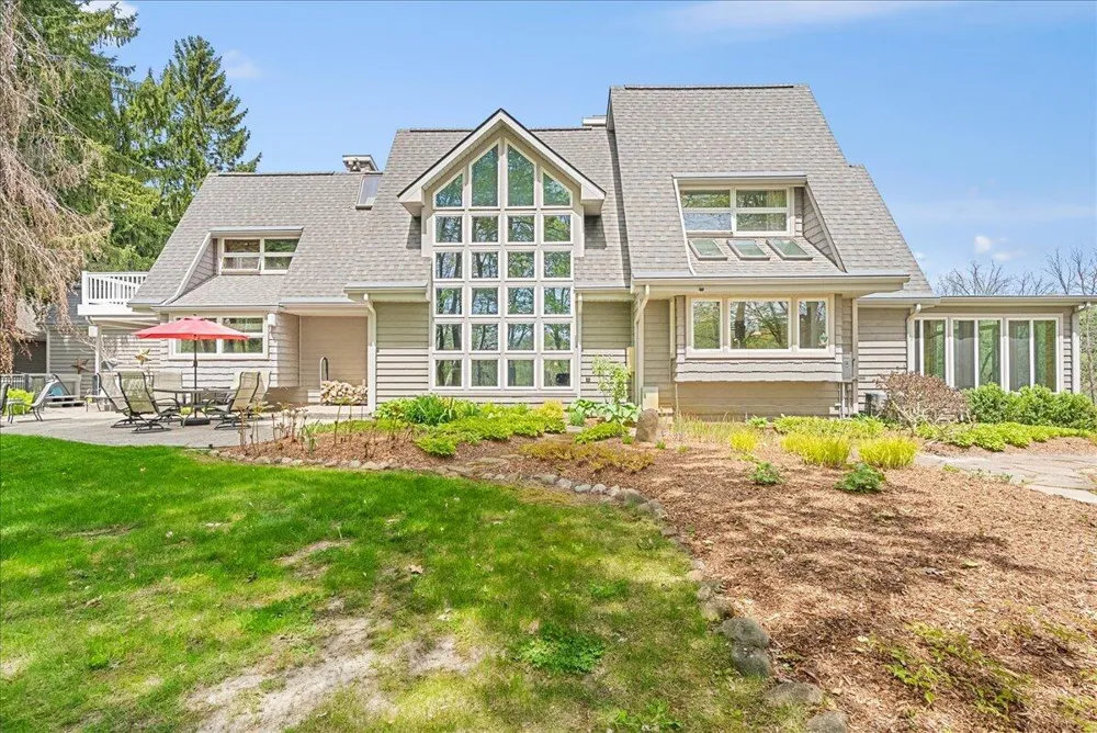 8121 W Eaton Grand Ledge, MI 48837