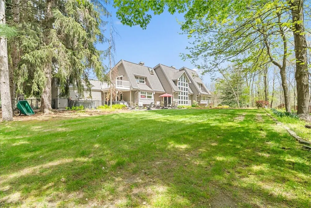 8121 W Eaton Grand Ledge, MI 48837