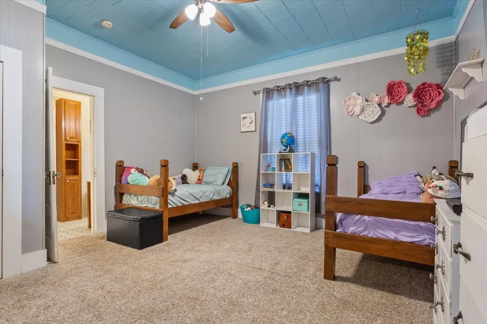 102 S Hogan Street Holland, TX 76534