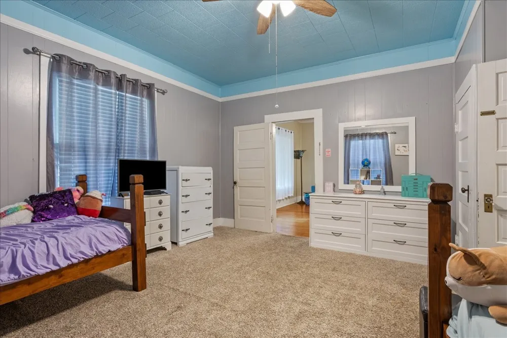 102 S Hogan Street Holland, TX 76534