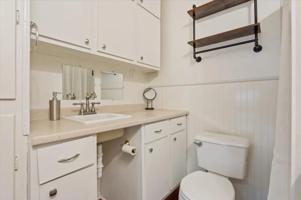102 S Hogan Street Holland, TX 76534