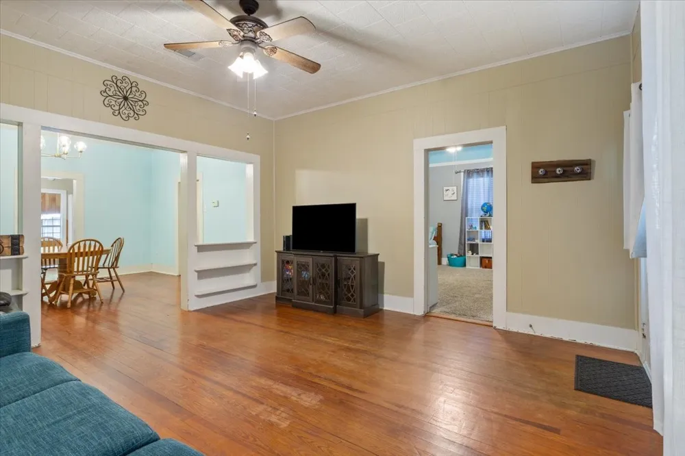 102 S Hogan Street Holland, TX 76534