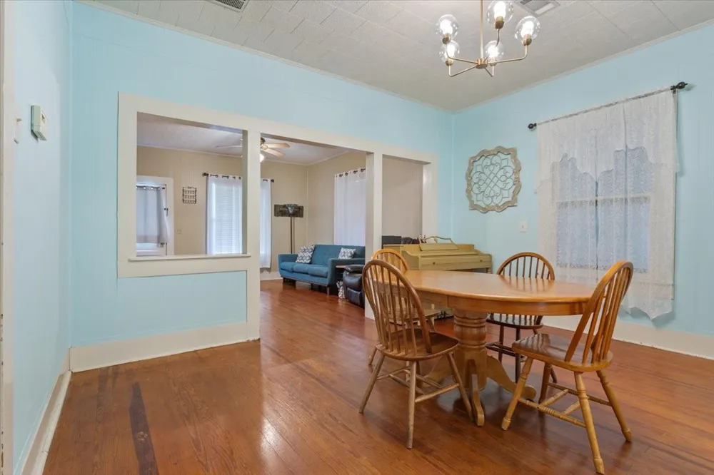 102 S Hogan Street Holland, TX 76534