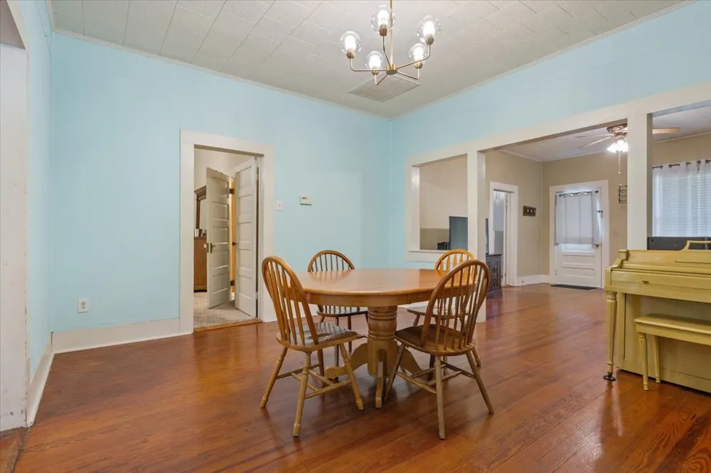 102 S Hogan Street Holland, TX 76534