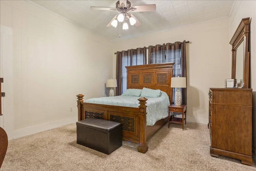 102 S Hogan Street Holland, TX 76534