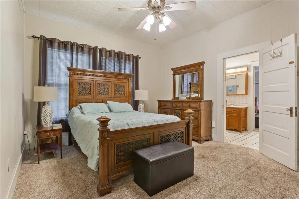 102 S Hogan Street Holland, TX 76534
