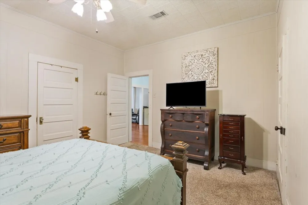 102 S Hogan Street Holland, TX 76534
