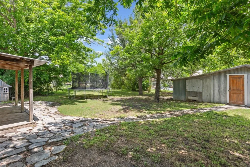 102 S Hogan Street Holland, TX 76534