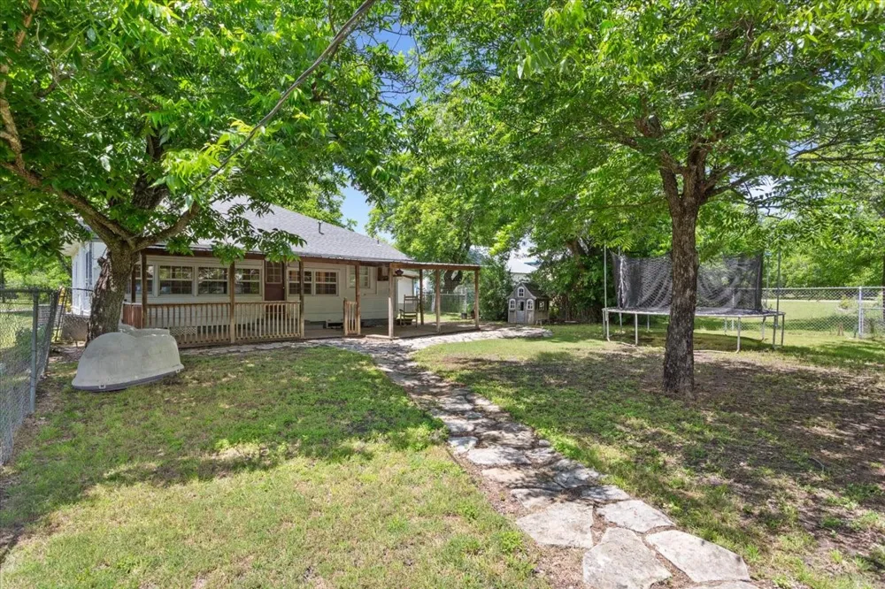 102 S Hogan Street Holland, TX 76534