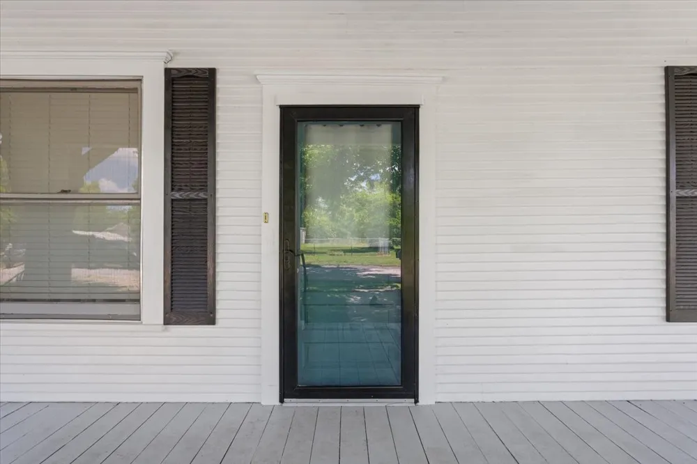 102 S Hogan Street Holland, TX 76534