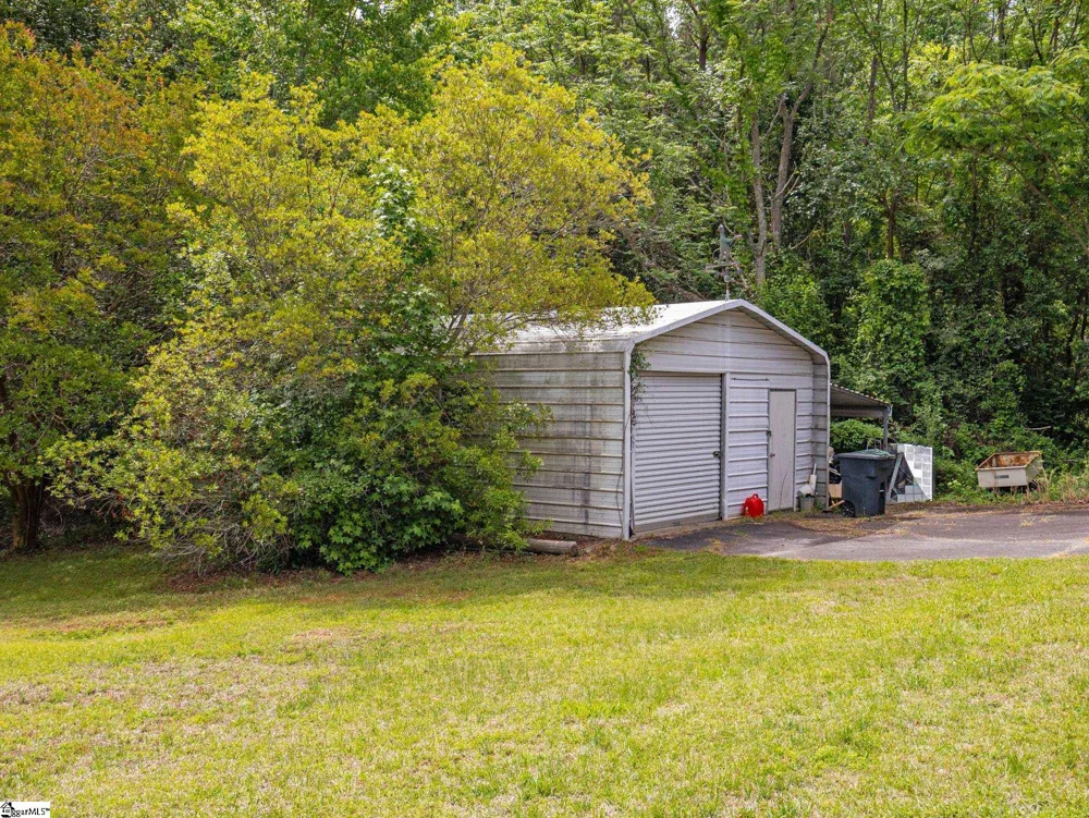 2728 Compton Bridge Road Campobello, SC 29322