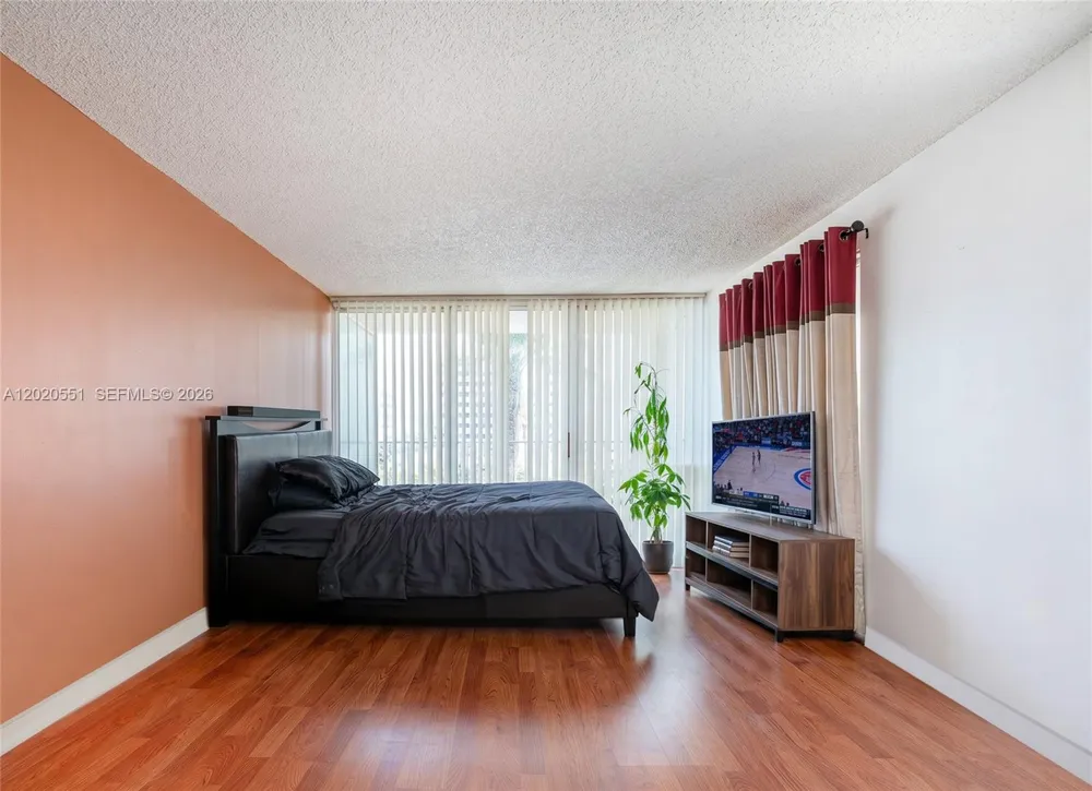 7601 E Treasure Dr #623 North Bay Village, FL 33141