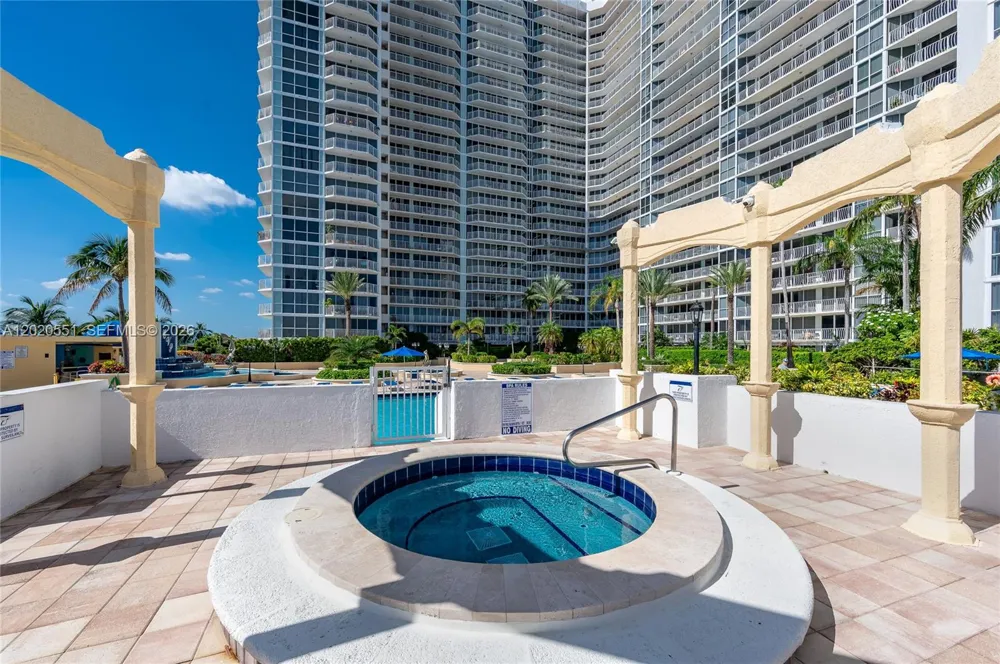 7601 E Treasure Dr #623 North Bay Village, FL 33141