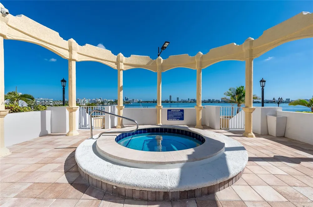 7601 E Treasure Dr #623 North Bay Village, FL 33141