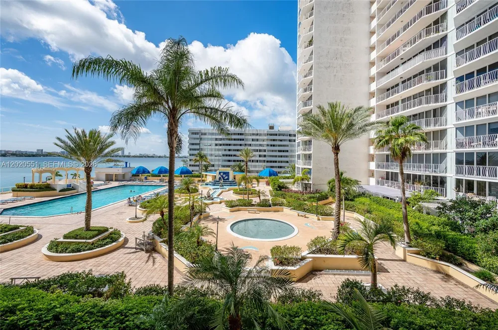 7601 E Treasure Dr #623 North Bay Village, FL 33141