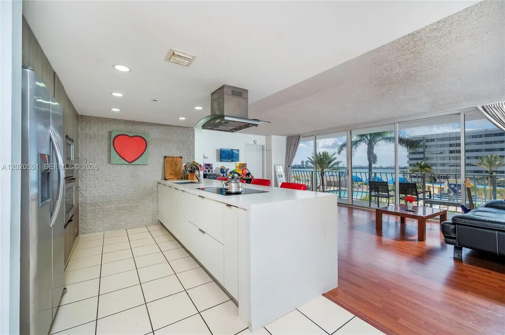 7601 E Treasure Dr #623 North Bay Village, FL 33141