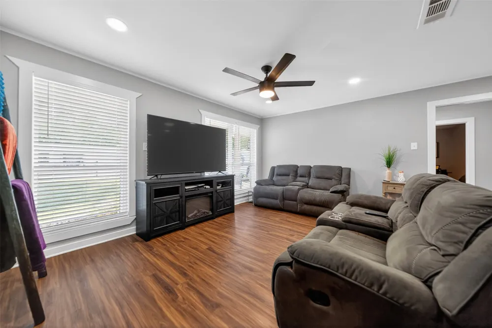 614 Colonial Drive Athens, TX 75751