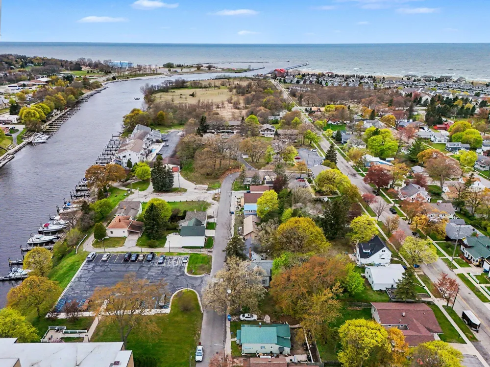 280 6th Avenue Manistee City, MI 49660