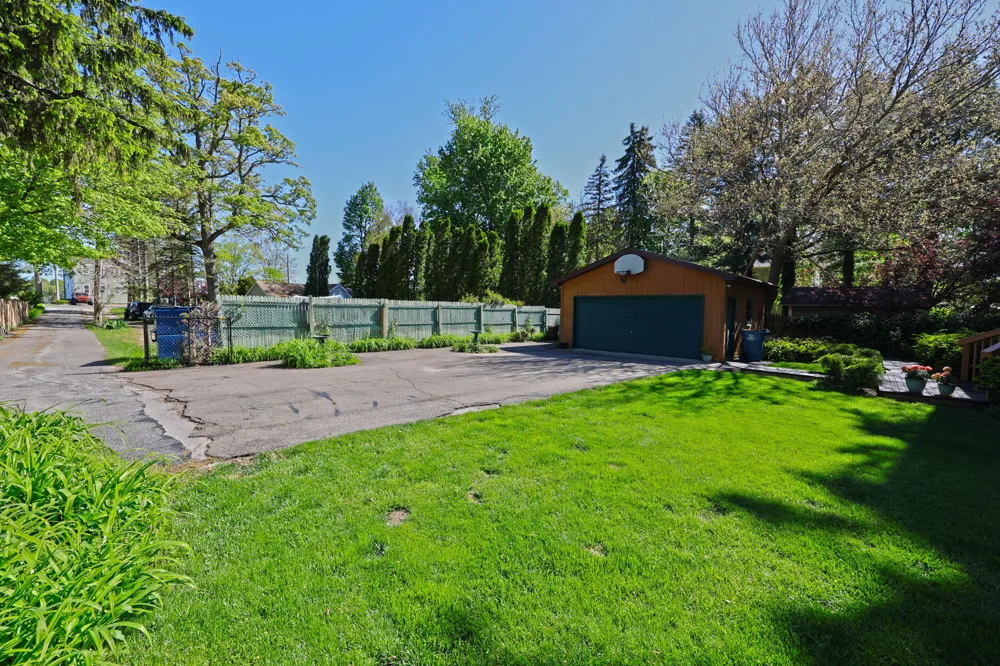 94579 County Road 690 Keeler Township, MI 49047