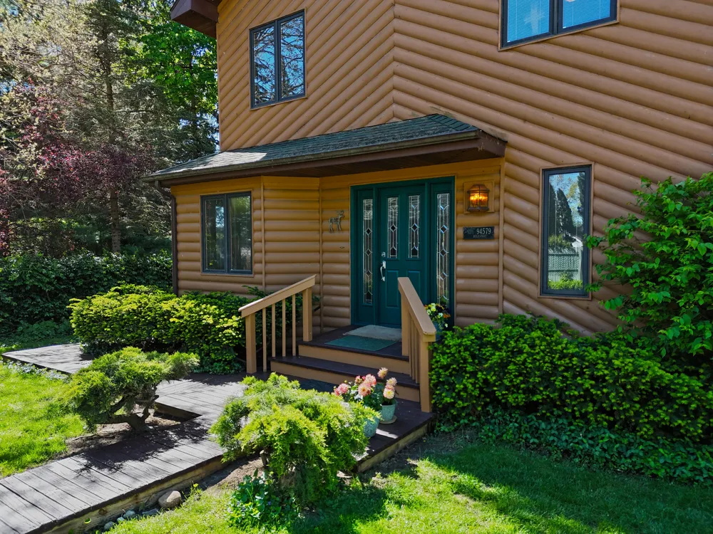 94579 County Road 690 Keeler Township, MI 49047