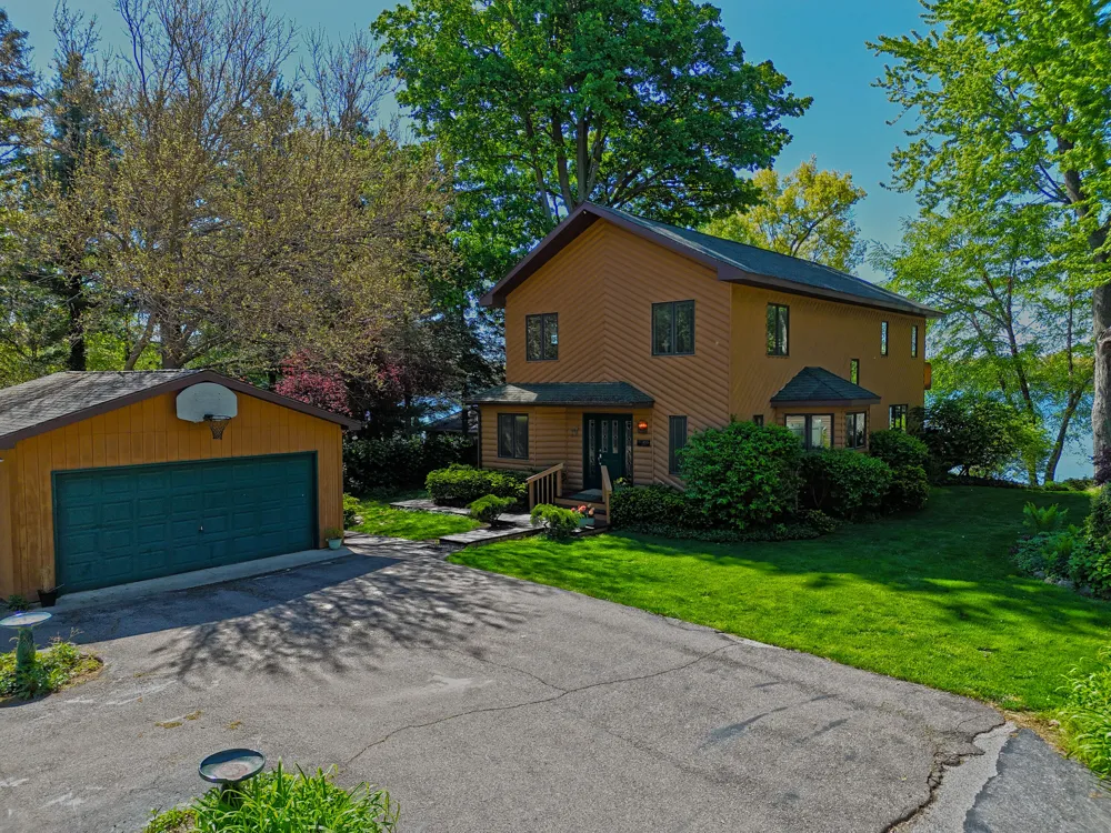 94579 County Road 690 Keeler Township, MI 49047