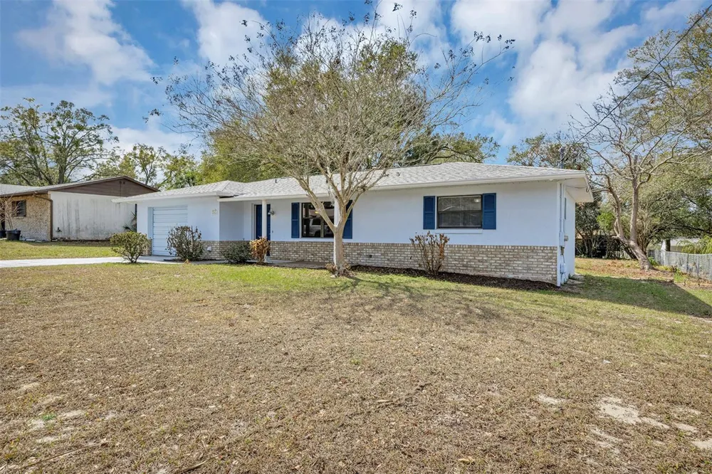 606 THIRD AVENUE Lady Lake, FL 32159