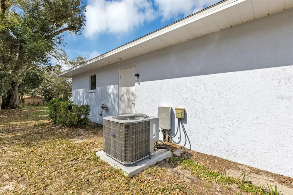 606 THIRD AVENUE Lady Lake, FL 32159