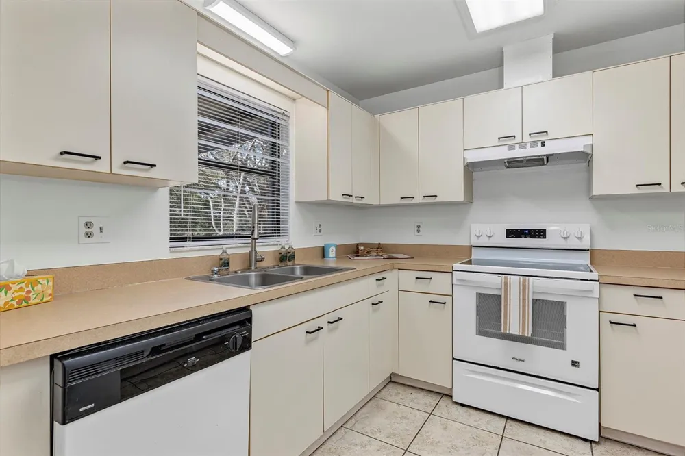 606 THIRD AVENUE Lady Lake, FL 32159