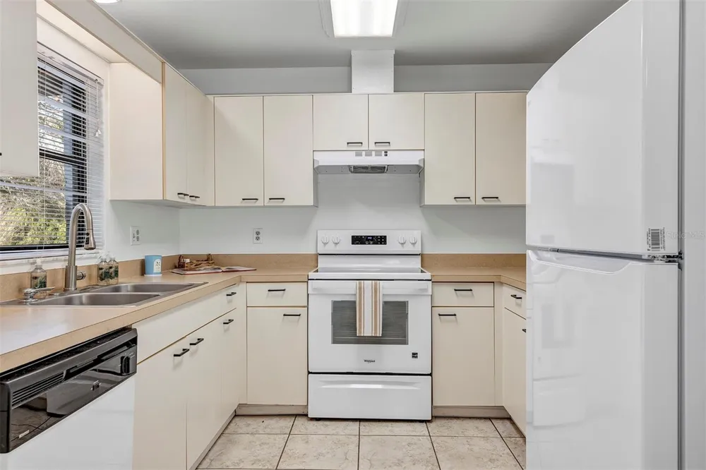 606 THIRD AVENUE Lady Lake, FL 32159