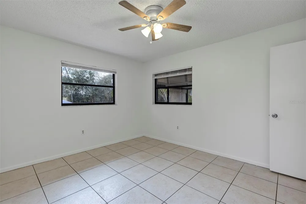 606 THIRD AVENUE Lady Lake, FL 32159