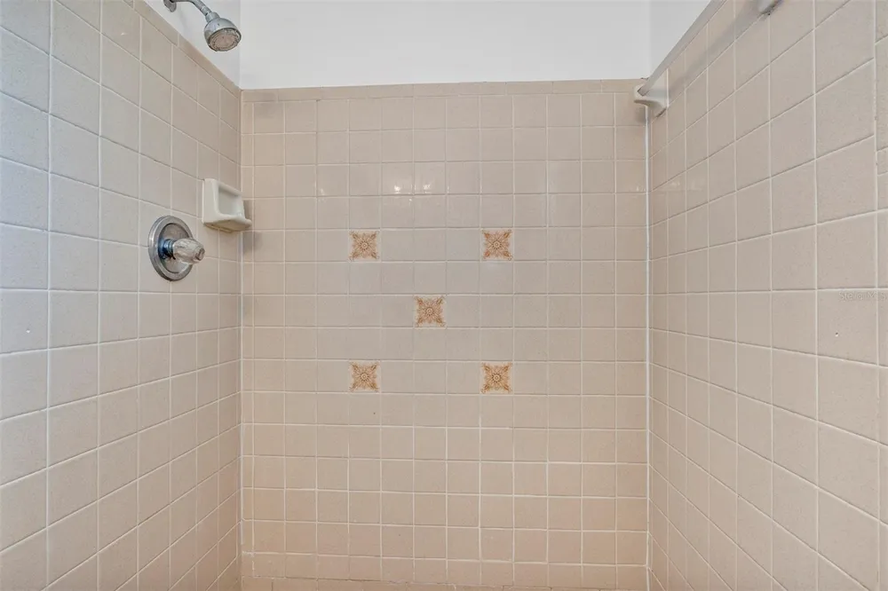 606 THIRD AVENUE Lady Lake, FL 32159